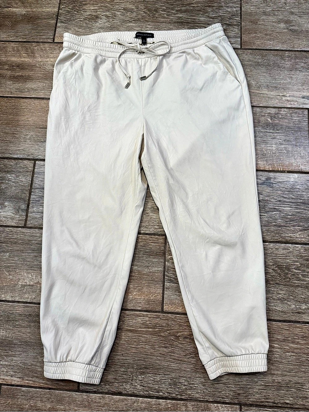 Banana Republic Vegan Leather Jogger Cream Size Medium Mens Excellent Condition